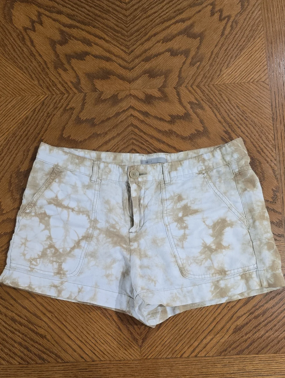 GAP Beige and White Tie-Dye Bermuda Shorts